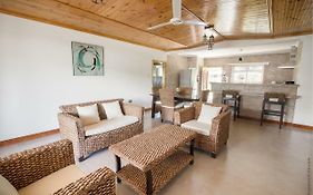 Flora'S Self Catering Apartments